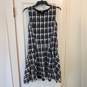 Tommy Hilfiger Fit and Flare size 10 Black and White design